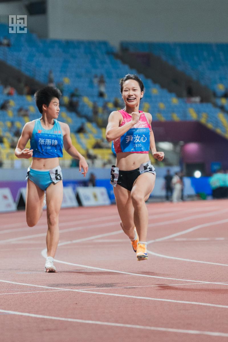 乐竞体育一日双金！深圳小将尹汝心刷新个人最佳，加冕青运会百米冠军
